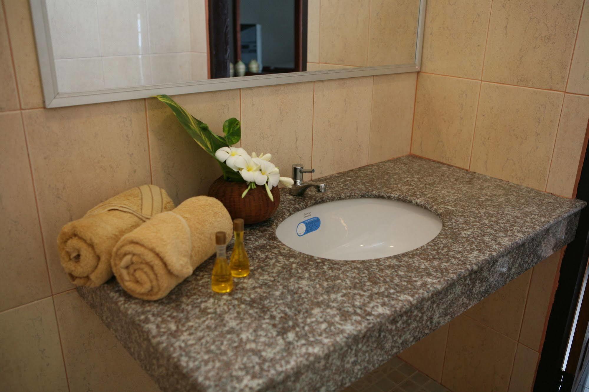 Alisa Guesthouse Pakse Exterior foto